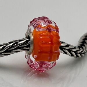 TROLLBEADS Raised Longevity Event Unique LAA 925S NEW Condition, Pink on Orange